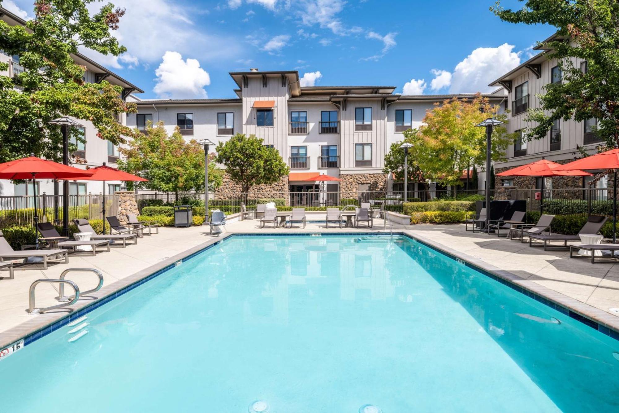 Hampton Inn & Suites Windsor-Sonoma Wine Country Exteriér fotografie