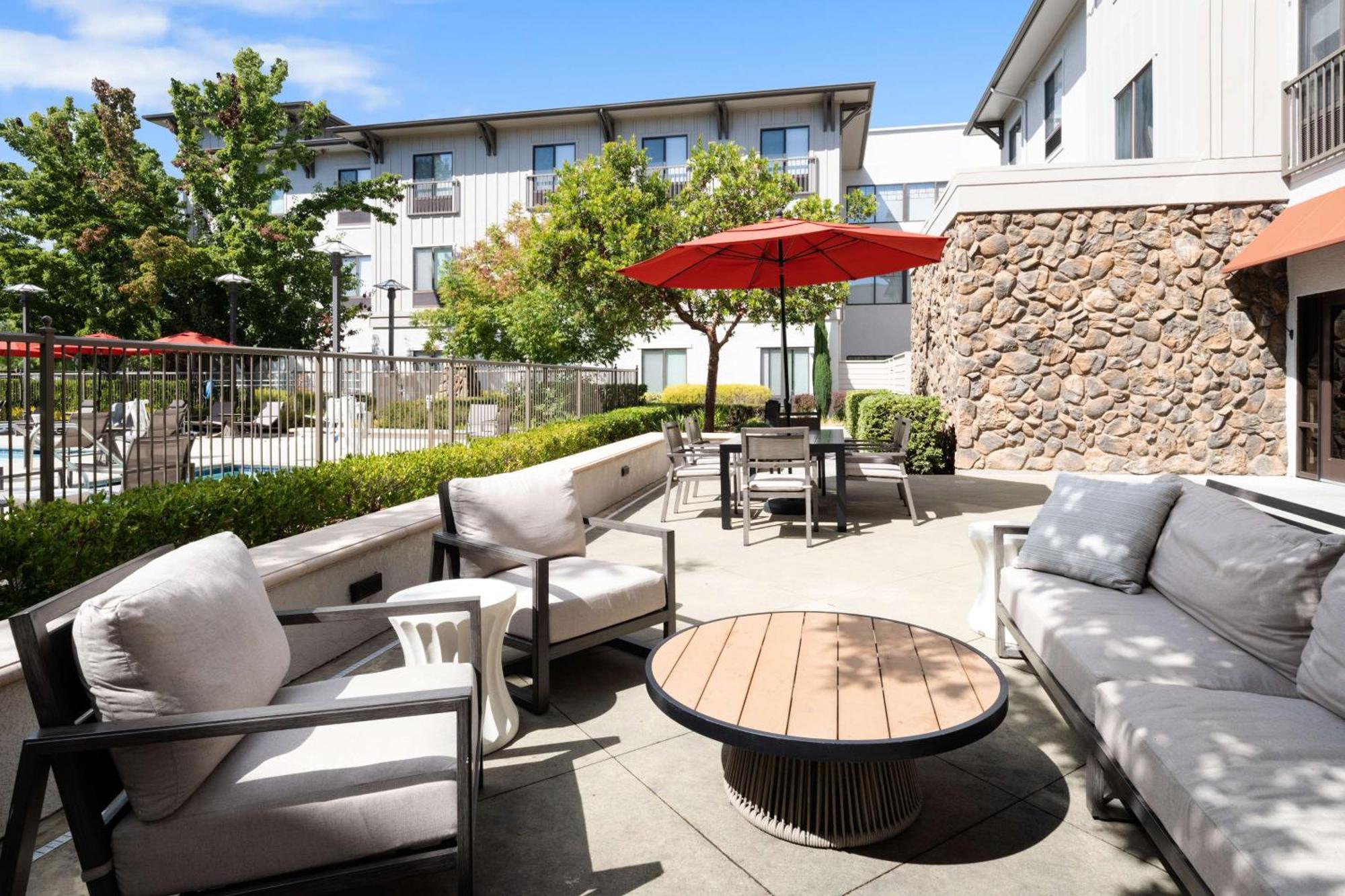 Hampton Inn & Suites Windsor-Sonoma Wine Country Exteriér fotografie