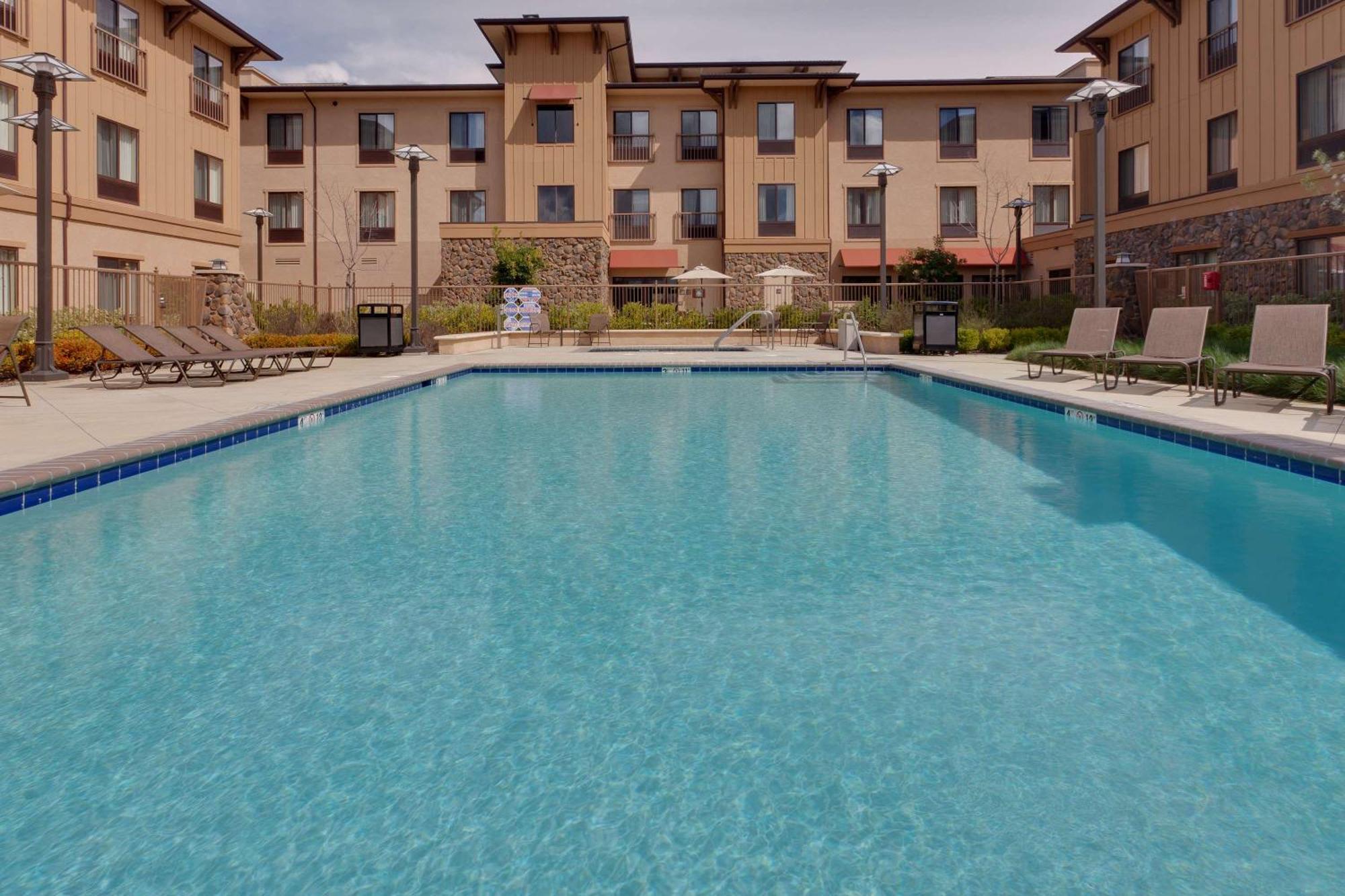 Hampton Inn & Suites Windsor-Sonoma Wine Country Exteriér fotografie